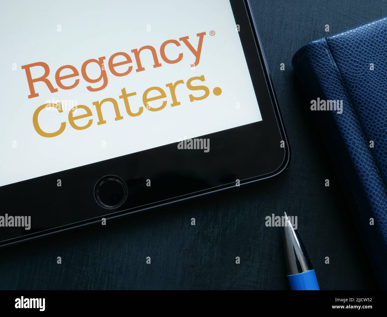 KIEV, UCRAINA - 06 luglio 2022. Logo di Regency Centers Corporation fiducia di investimento immobiliare. Foto Stock