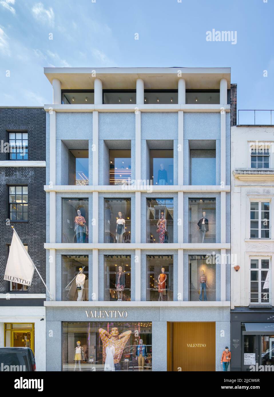 Londra, Inghilterra, Regno Unito - negozio di abbigliamento Valentino by David Chipperfield Architects Foto Stock