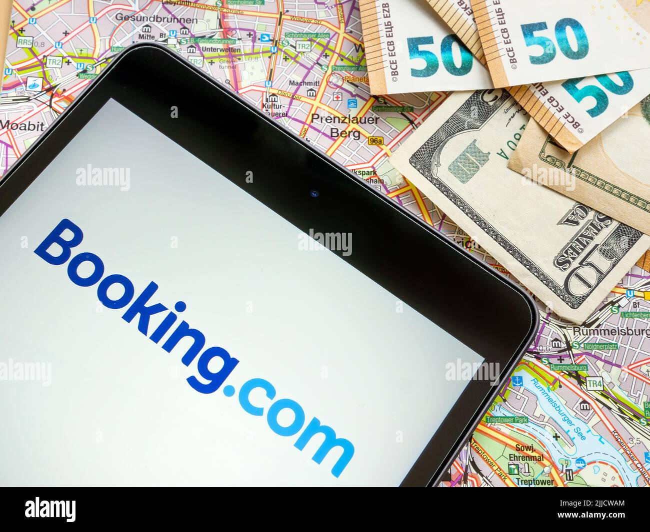 KIEV, UCRAINA - 21 luglio 2022. Booking.com sullo schermo. Foto Stock
