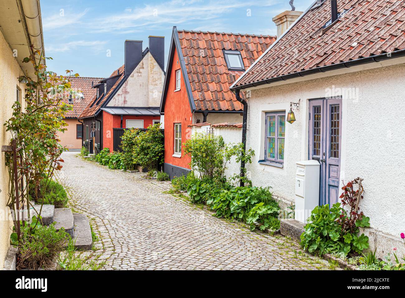 Case tradizionali nella città medievale di Visby, sull'isola di Gotland, nel Mar Baltico al largo della Svezia Foto Stock