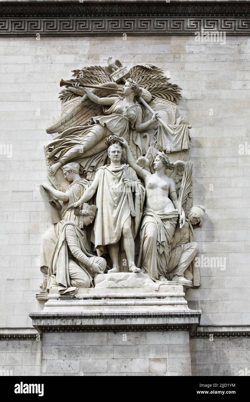 Scultura sull'Arco di Trionfo, Parigi - le Triomphe de 1810, di Jean-Pierre Cortot celebra il Trattato di Schönbrunn. Questo gruppo presenta Napoleone Foto Stock