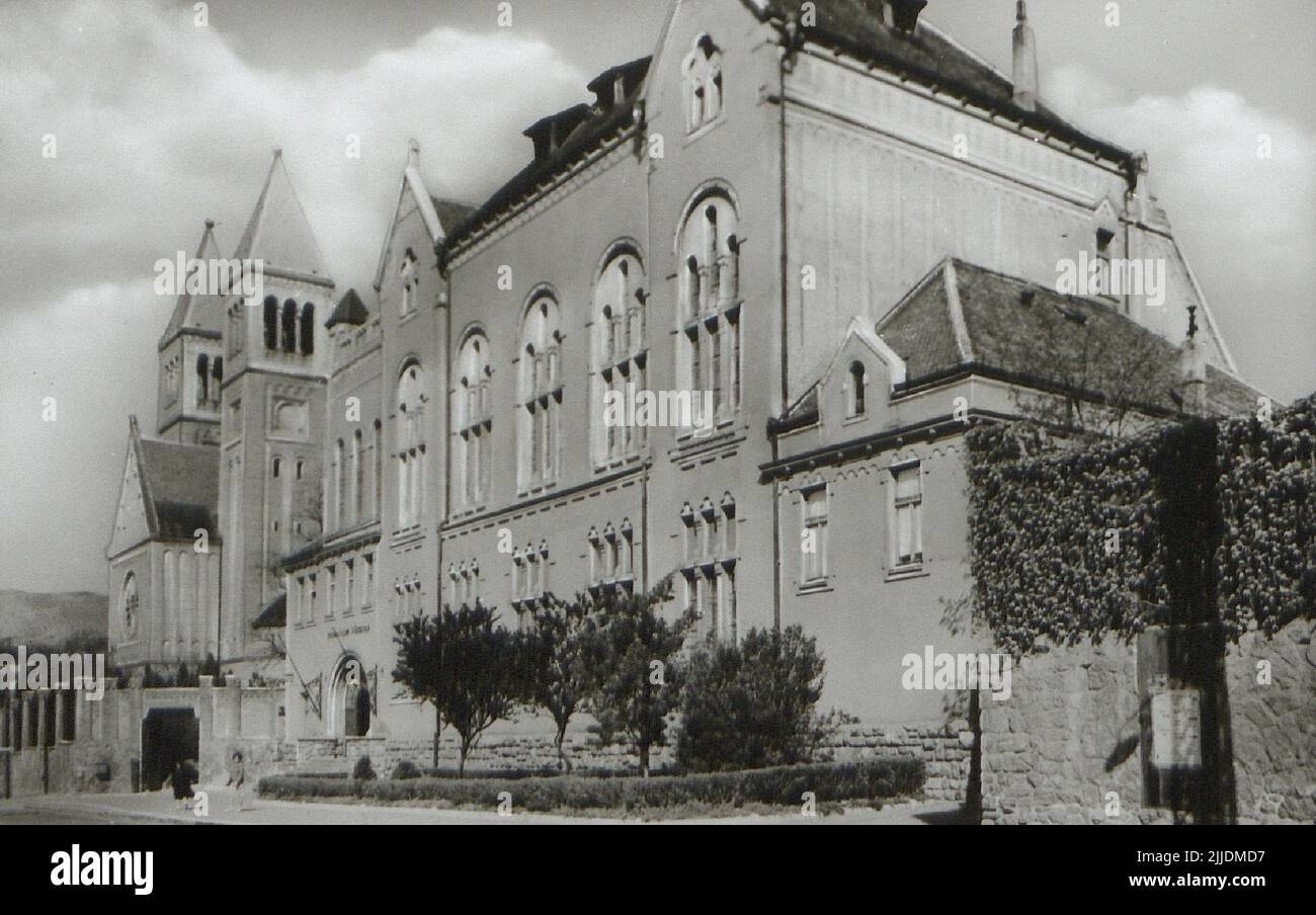 Scuola pedagogica di Pécs. Scuola di formazione per insegnanti a Pécs. La raccolta di Storia locale della Biblioteca Csorba Gyz Könyvtár raccoglie foto e cartoline relative alla Contea di Baranya dal gennaio 1966. Secondo i dati aggiornati il 1st febbraio 2016, la raccolta è composta da 11.565 copie. Come risultato del progetto di digitalizzazione avviato nel 2012, la Collezione comprende circa 59.000 record in bianco e nero e a colori di diverse dimensioni e tipi, consultabili attraverso il catalogo elettronico. Il famoso collezionista di cartoline Tibor Endre Tóth ha procurato una cartolina- Foto Stock
