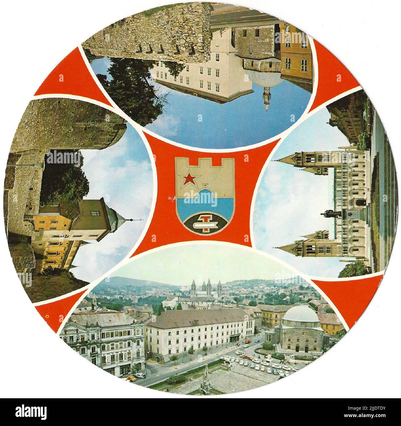 Pécs - Mosaico. Cartolina delle attrazioni turistiche di Pécs, tra cui la Cattedrale, il Barbakán e il Castello, la moschea di Jakovali Hassan e il minareto e Piazza Széchenyi. La raccolta di Storia locale della Biblioteca Csorba Gyz Könyvtár raccoglie foto e cartoline relative alla Contea di Baranya dal gennaio 1966. Secondo i dati aggiornati il 1st febbraio 2016, la raccolta è composta da 11.565 copie. Come risultato del progetto di digitalizzazione avviato nel 2012, la Collezione comprende circa 59.000 record in bianco e nero e colorati di diverse dimensioni e tipi, che sono ricercabili attraverso Foto Stock