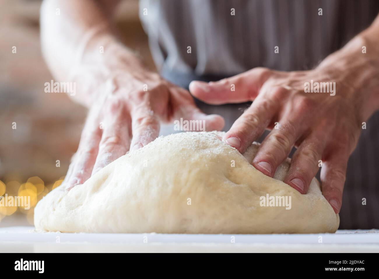 baker corso cibo preparazione classe uomo mani impasto Foto Stock