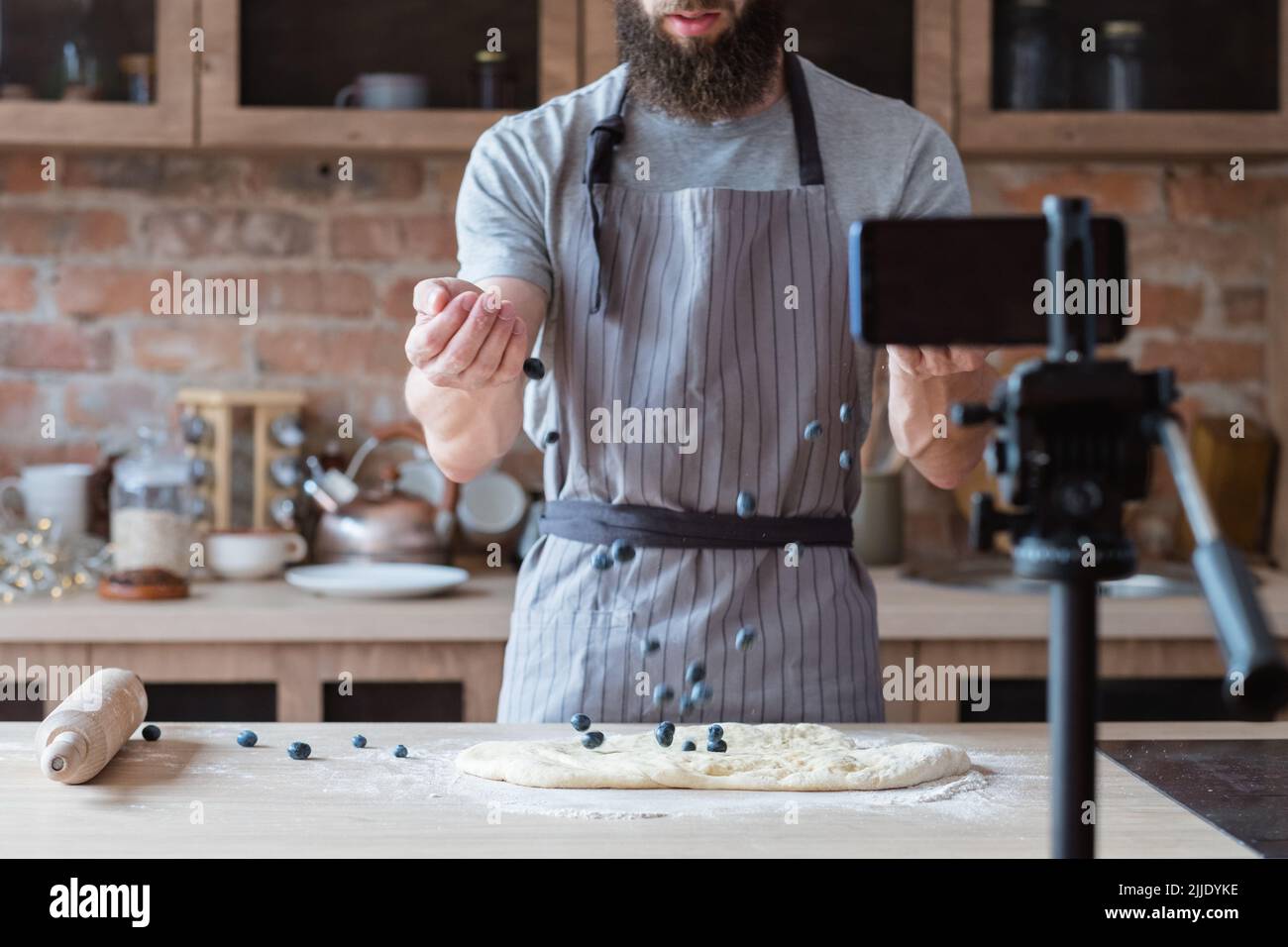 creazione di contenuti media food blogger shoot video Foto Stock