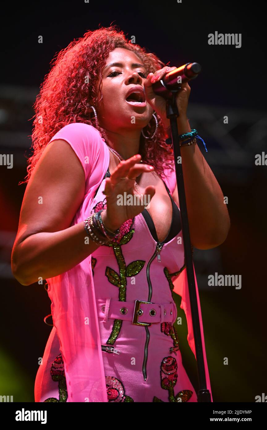 Kelis si esibisce al Tramlines Festival , UK , 24.07.2022 , il suo successo Song Milkshake Foto Stock