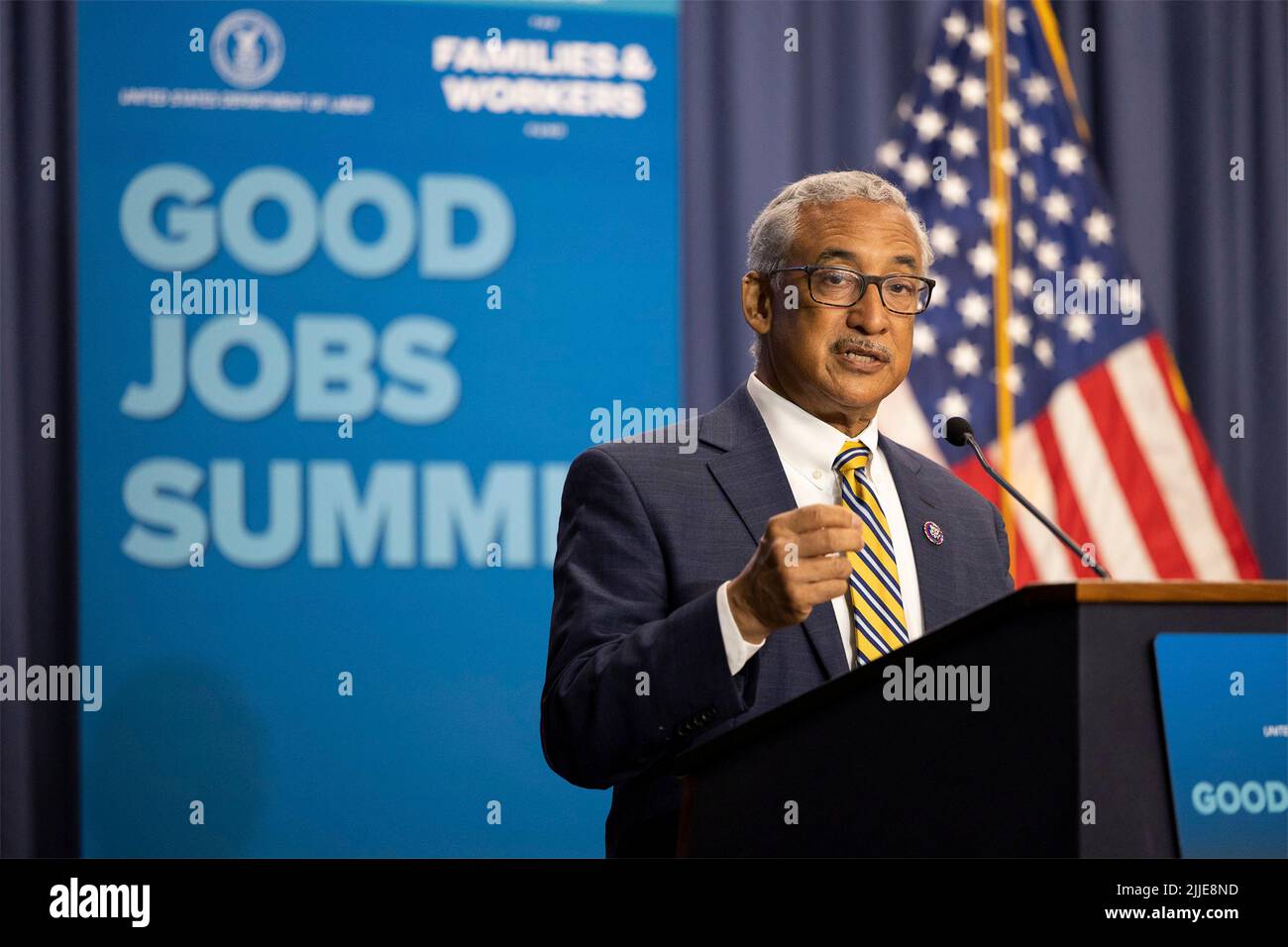 Washington, Stati Uniti d'America. 21 giugno 2022. Il Congressman Bobby Scott consegna le osservazioni durante il vertice di buon lavoro alla grande sala del Dipartimento degli Stati Uniti della sede centrale del lavoro, 21 giugno 2022 a Washington, D.C. accreditamento: Alyson Fligg/Dept del lavoro/Alamy Live News Foto Stock