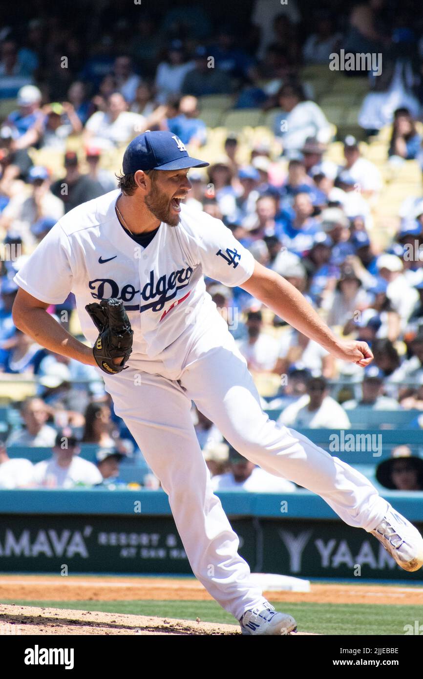 Il lanciatore titolare dei Los Angeles Dodgers Clayton Kershaw (22) nel secondo inning durante una partita della Major League Baseball contro i San Francisco Giants al Dodger Stadium domenica 24 luglio 2022 a Los Angeles, California. I Dodgers sconfissero i Giants 7-4. (Aliyah Navarro/immagine dello sport) Foto Stock