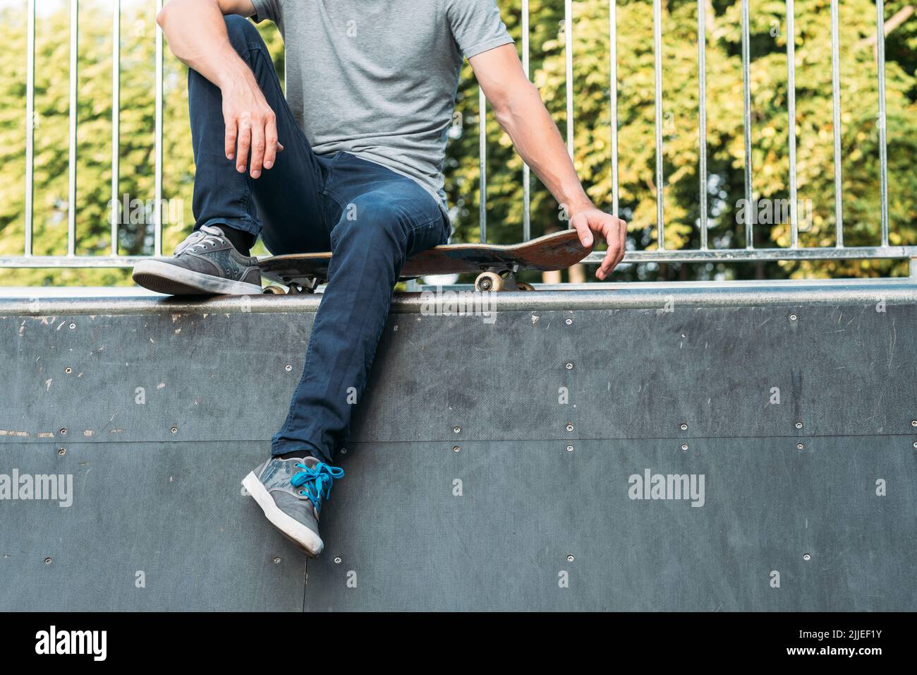 skateboard stile di vita di svago relax uomo Foto Stock