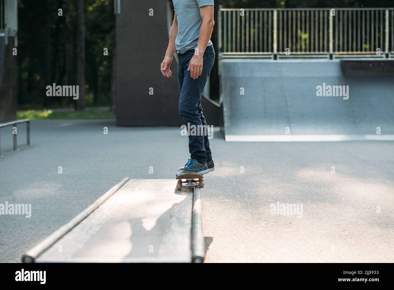 hobby stile di vita tempo libero pratica uomo skateboard Foto Stock