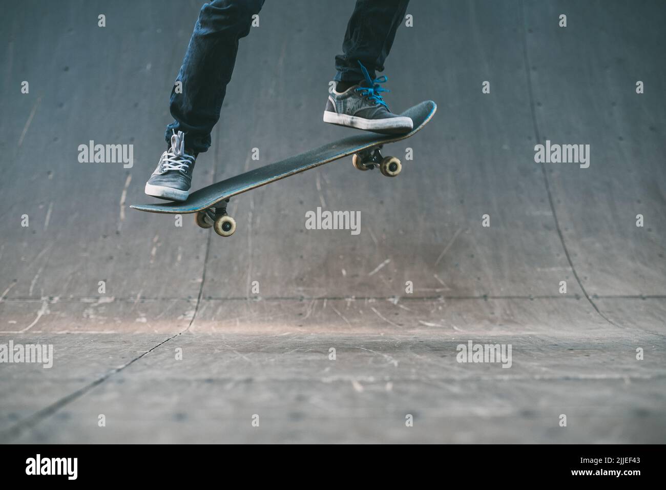 skateboarder azione estrema stile di vita ollie trucco Foto Stock