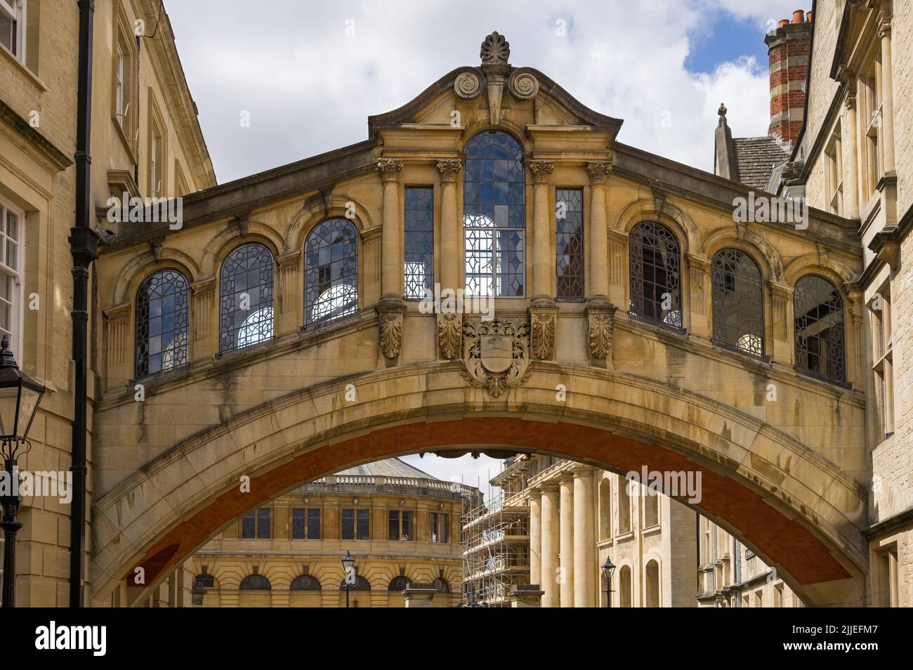 Hertford Bridge, o il Bridge of Sosps, che collega gli edifici dell'Hertford College, Oxford, Regno Unito Foto Stock