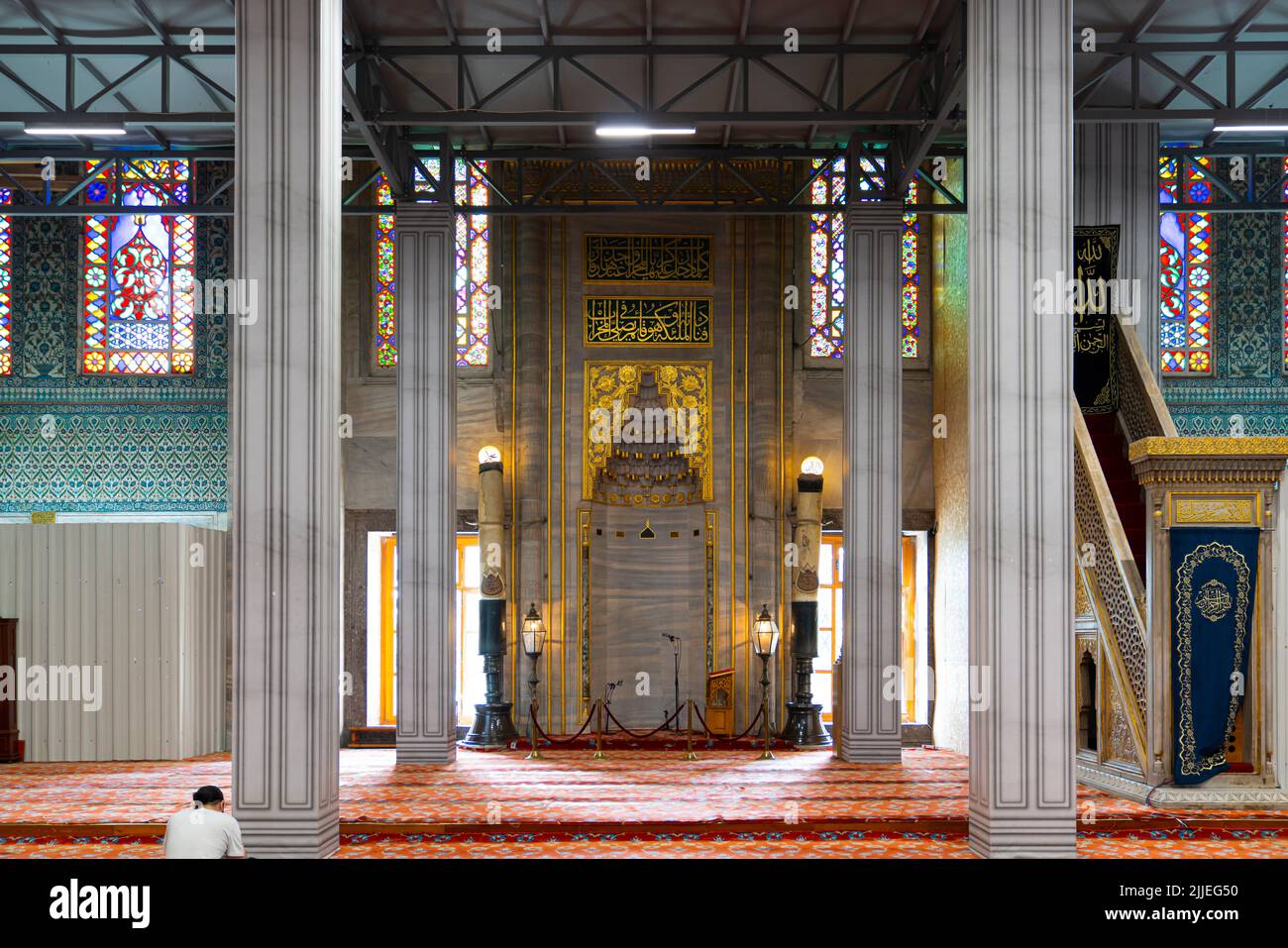 Istanbul, Turchia - Giugno 18 2022: Veduta interna della Moschea del Sultano Ahmed Foto Stock