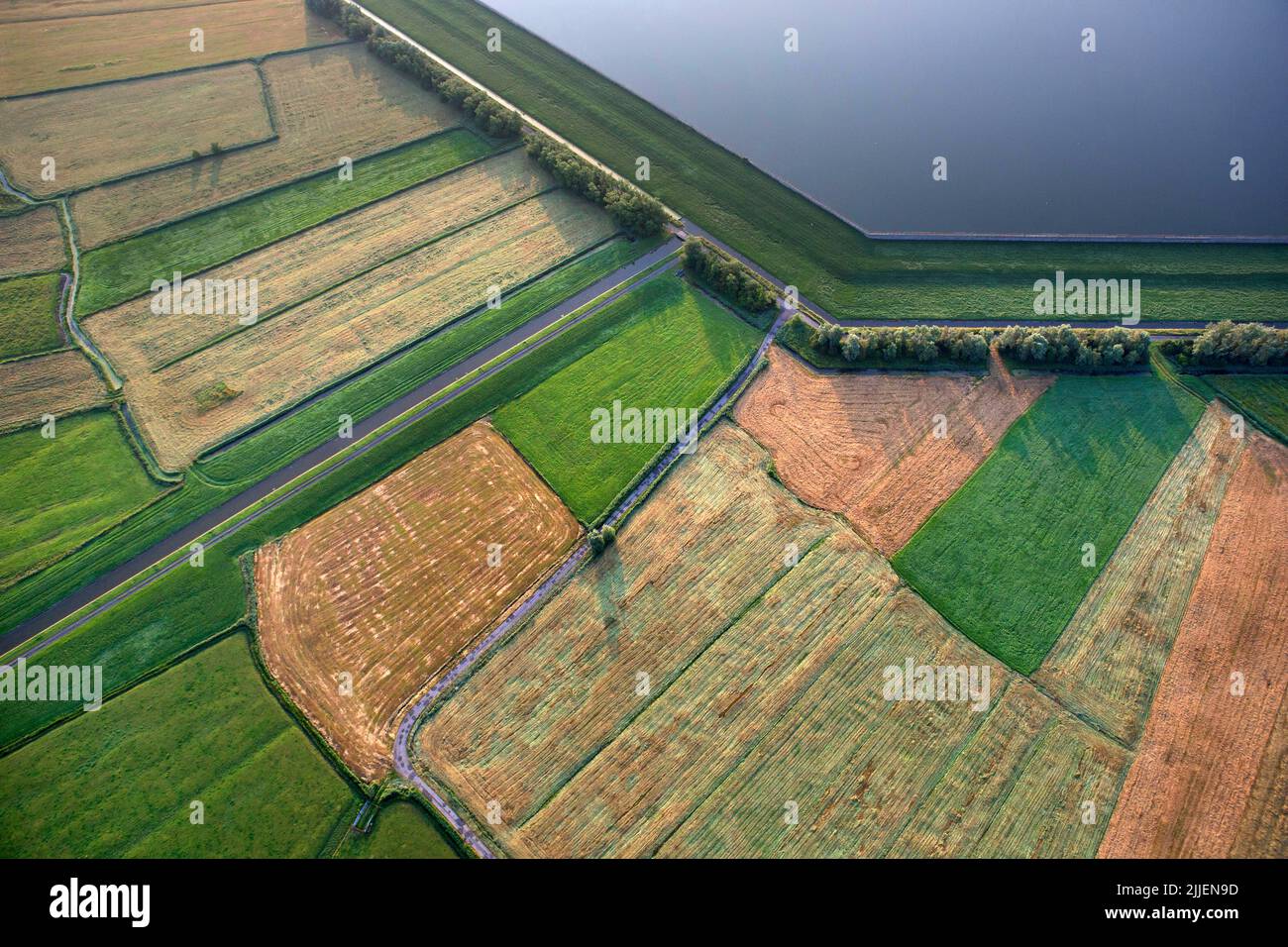 Campi e acqua potabile serbatoio de Blankaart, vista aerea, Belgio, Fiandre, Diksmuide Foto Stock