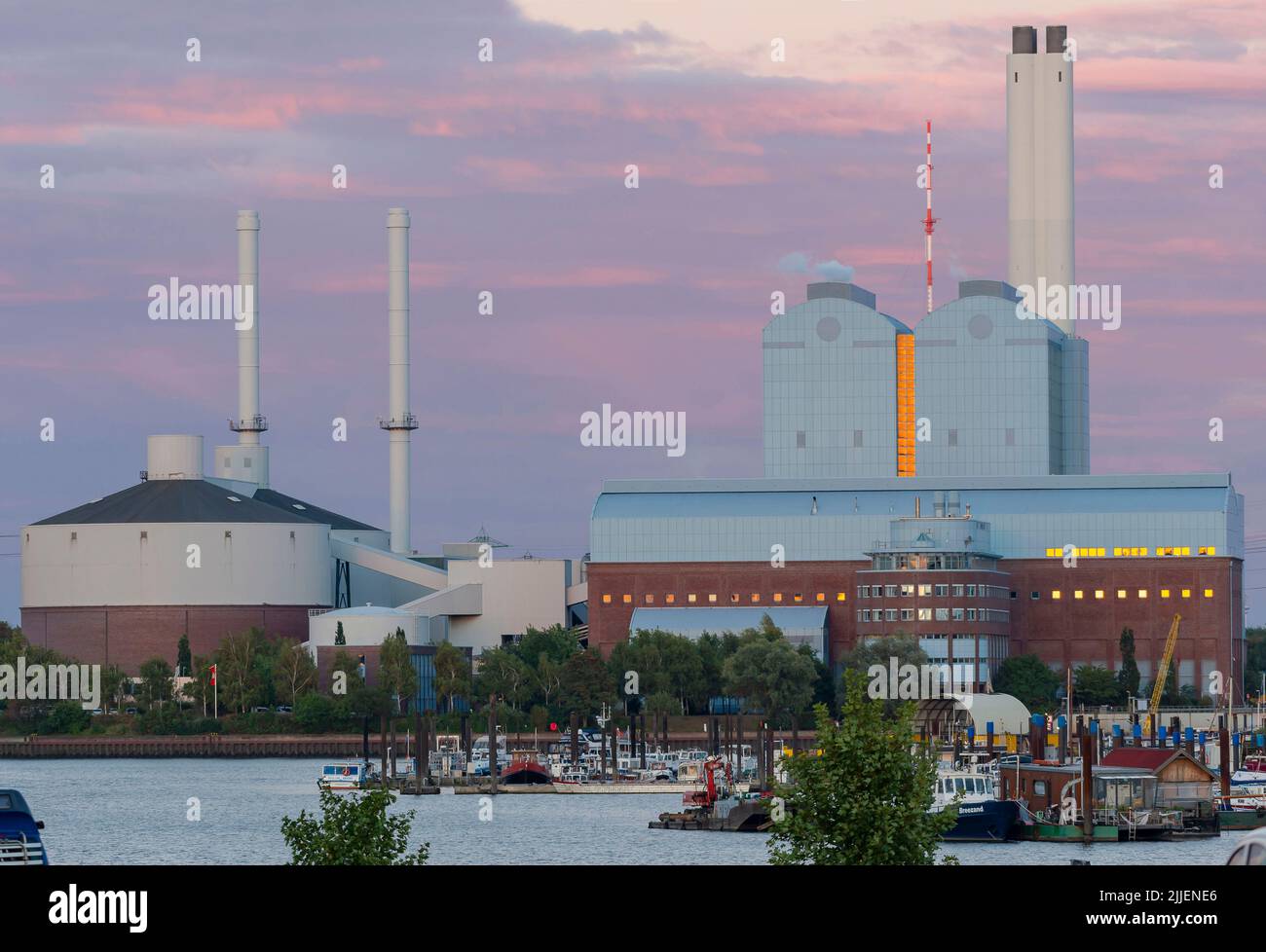 Centrale elettrica Tiefstack a luce rossa, Germania, Amburgo Foto Stock