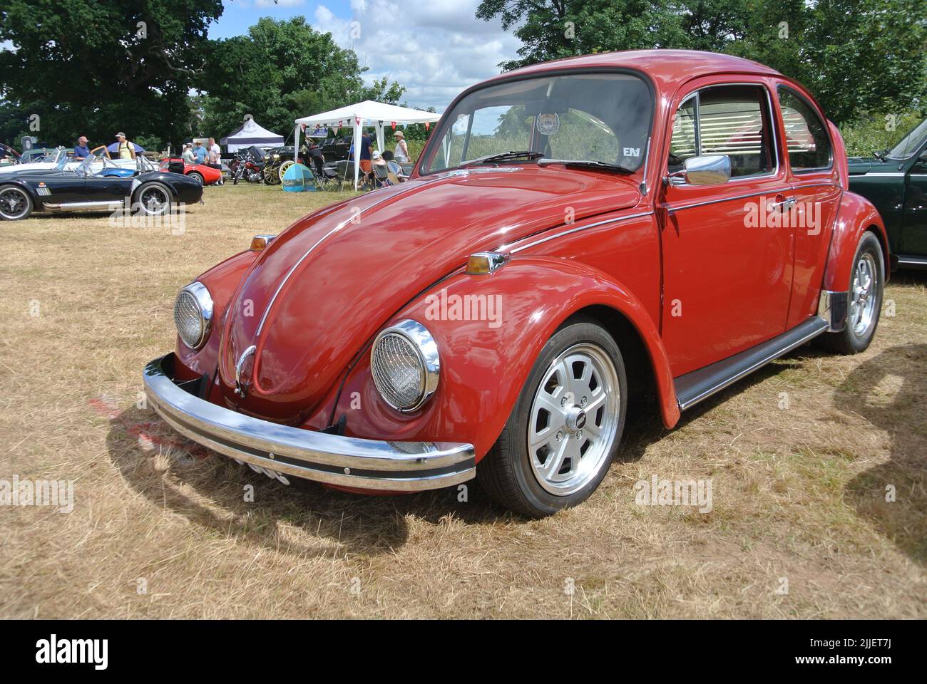 A Volkswagen 1969 1500 Beetle parcheggiato in mostra al 47th storico veicolo che raccoglie auto classica mostra, Powderham, Devon, Inghilterra, Regno Unito. Foto Stock