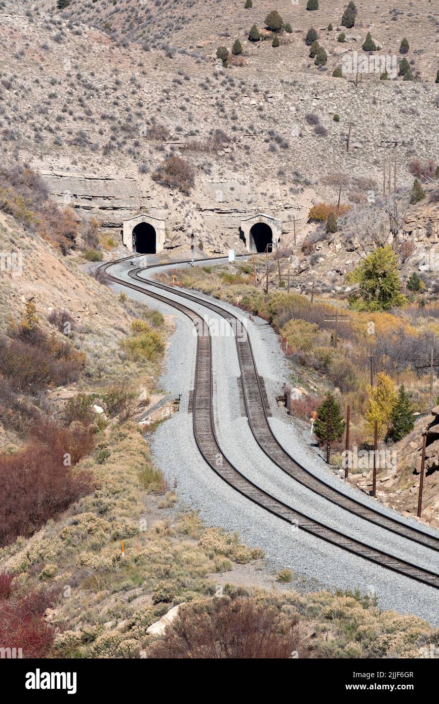 Binari e tunnel ferroviari a Price River Canyon, Utah County, Utah. Foto Stock