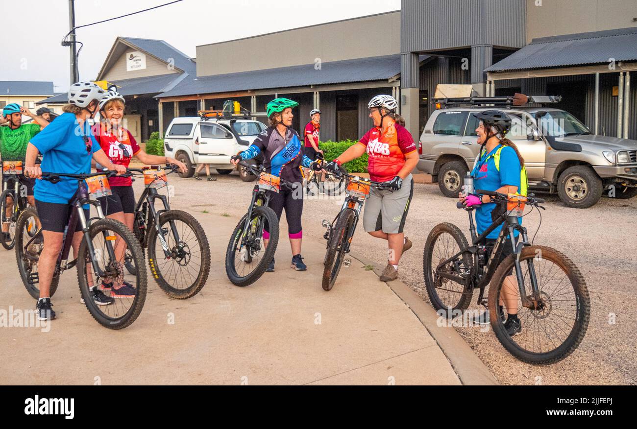 A partire dal Derby The Gib Challenge 2022, giro in bici benefica lungo la Gib River Road Kimberley Western Australia Foto Stock