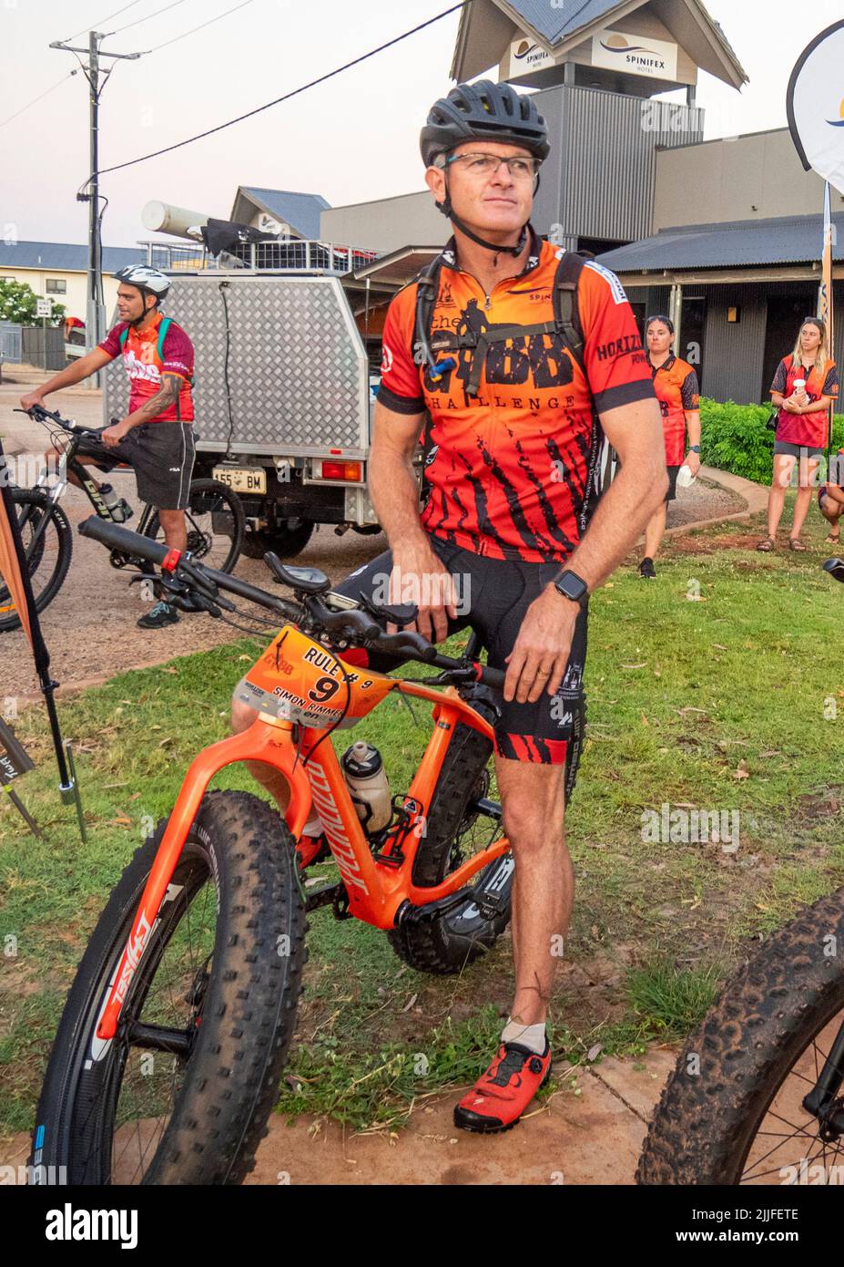 A partire dal Derby The Gib Challenge 2022, giro in bici benefica lungo la Gib River Road Kimberley Western Australia Foto Stock