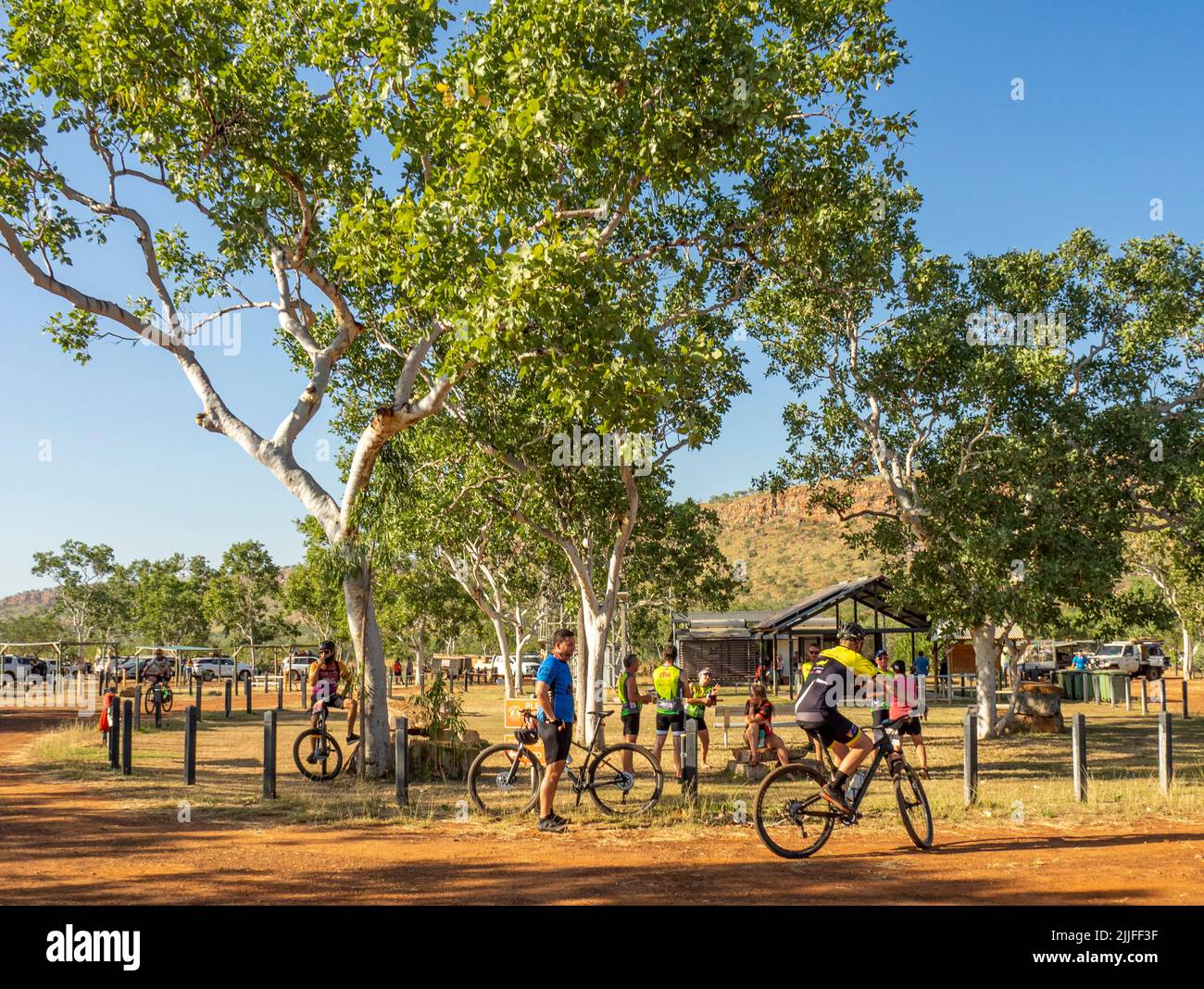 Gib Challenge 2022 escursione in bici benefica lungo la Gib River Road Imintji Campground Kimberley Western Australia Foto Stock