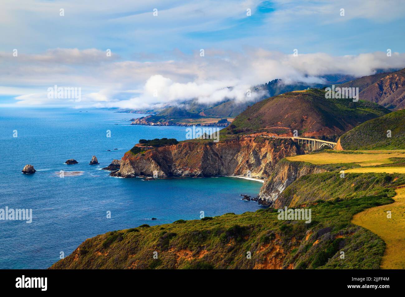 Pacific Coast e Bixby Bridge a Pfeiffer Big sur state Park, California Foto Stock