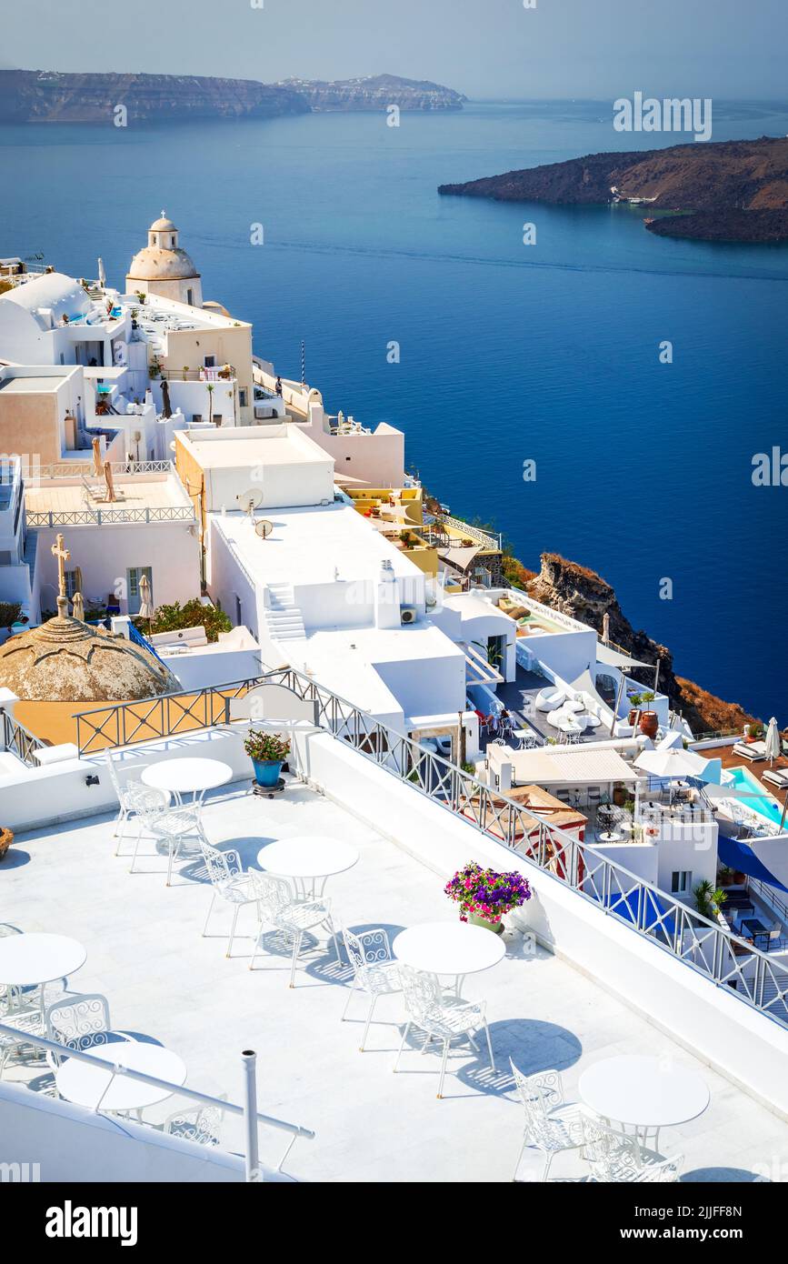 Santorini, Grecia. Splendida vista sul villaggio di Firostefani a Thira. Tramonto e vulcano Caldera, Cicladi Isole Greche. Foto Stock