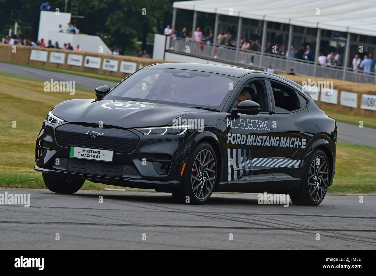 Ford Mustang Mach-e GT, Electric Avenue, una vetrina di veicoli completamente elettrici, dalle micro auto ai SUV, molti dei quali sono disponibili per l'acquisto oggi, Goo Foto Stock