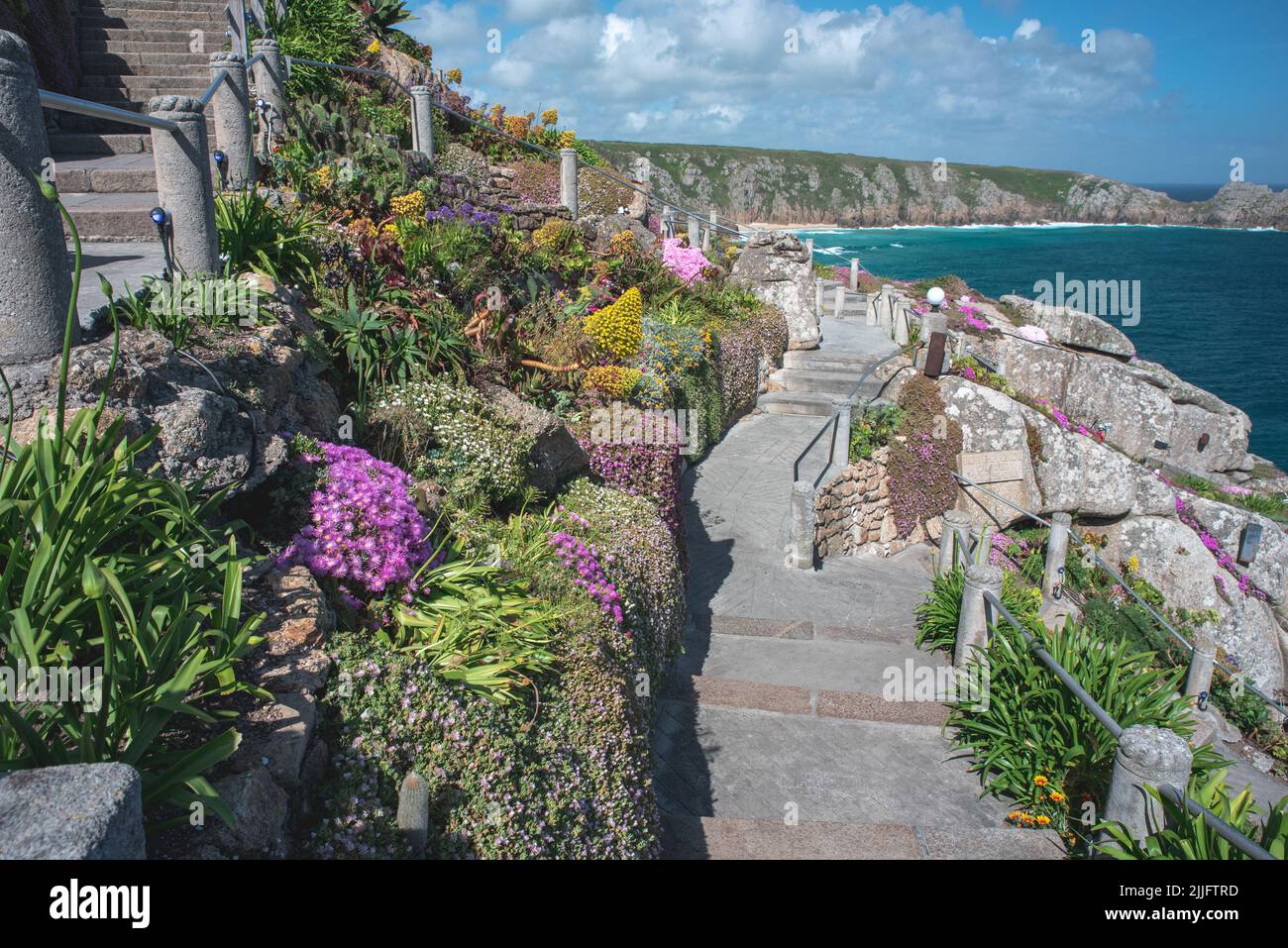 minack giardini teatro e sentieri scolpiti e mare Foto Stock