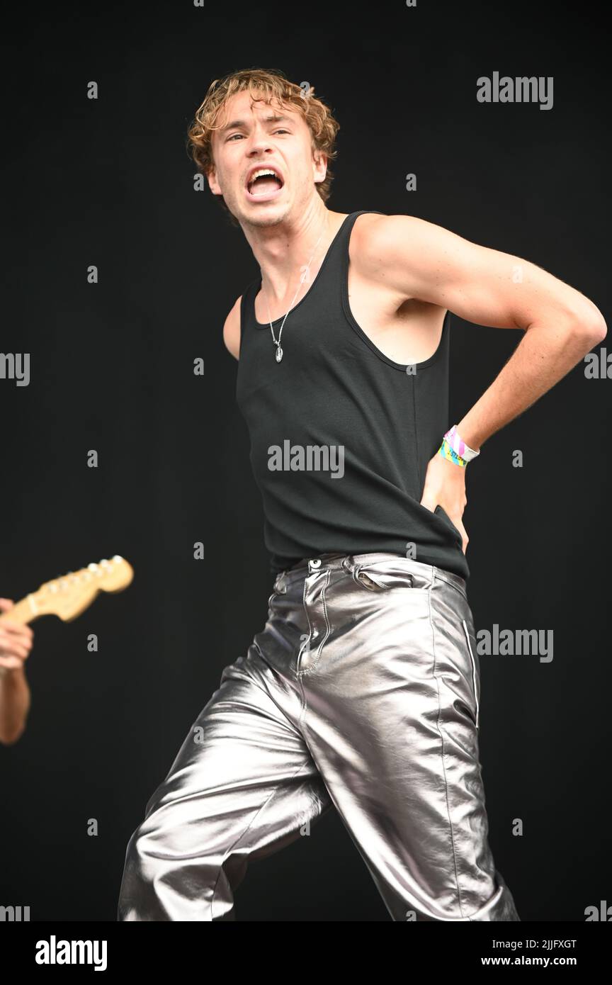 Squadra sportiva che si esibisce al Tramlines Festival , UK , 24.07.2022 Foto Stock