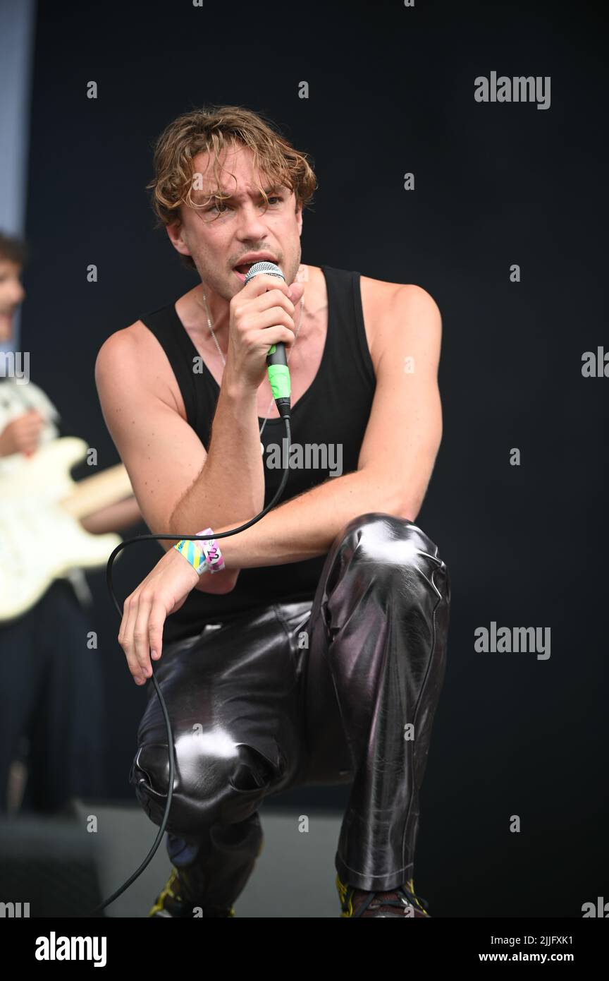 Squadra sportiva che si esibisce al Tramlines Festival , UK , 24.07.2022 Foto Stock