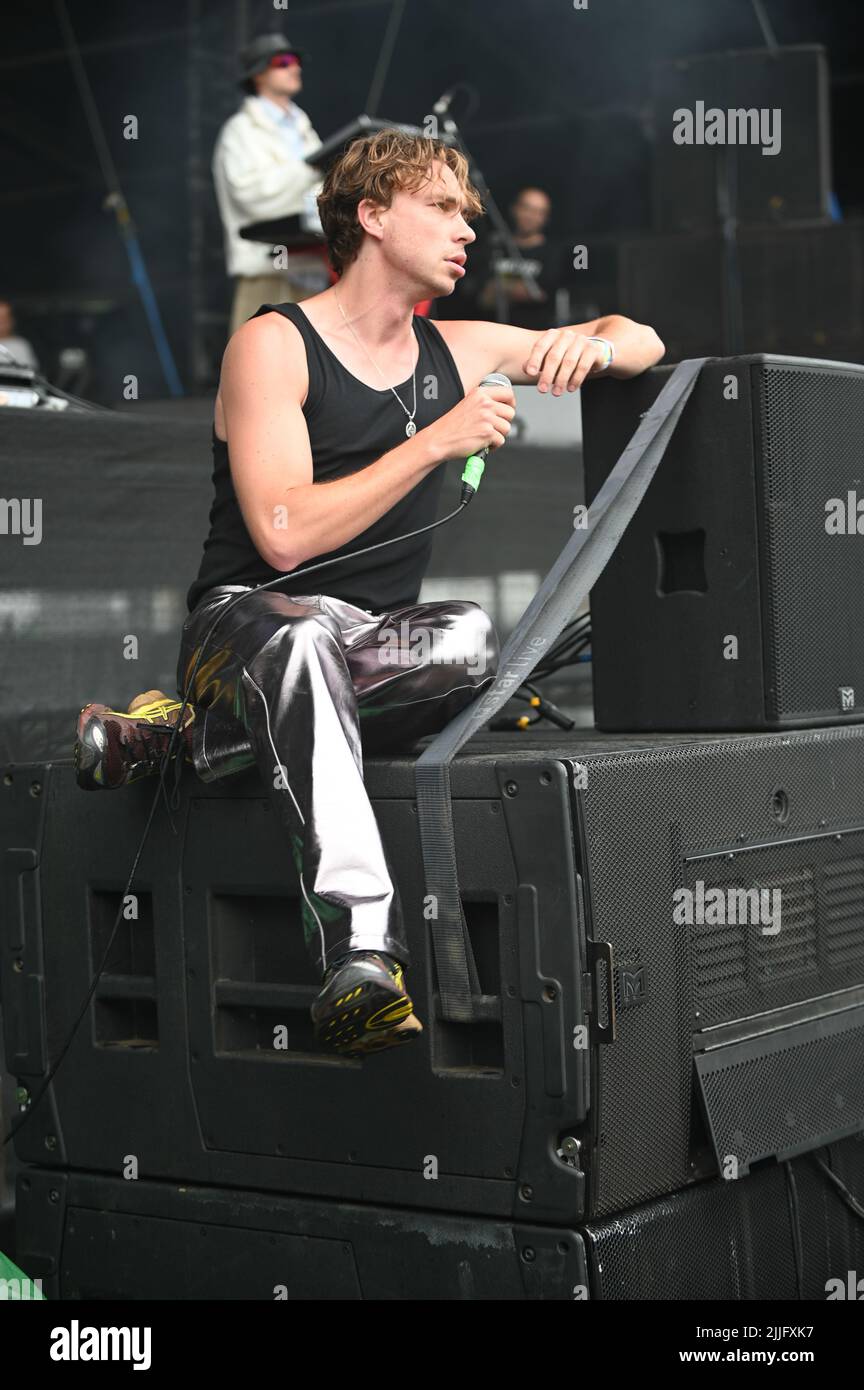 Squadra sportiva che si esibisce al Tramlines Festival , UK , 24.07.2022 Foto Stock