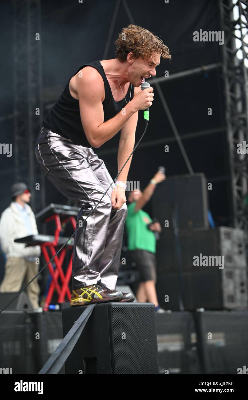 Squadra sportiva che si esibisce al Tramlines Festival , UK , 24.07.2022 Foto Stock