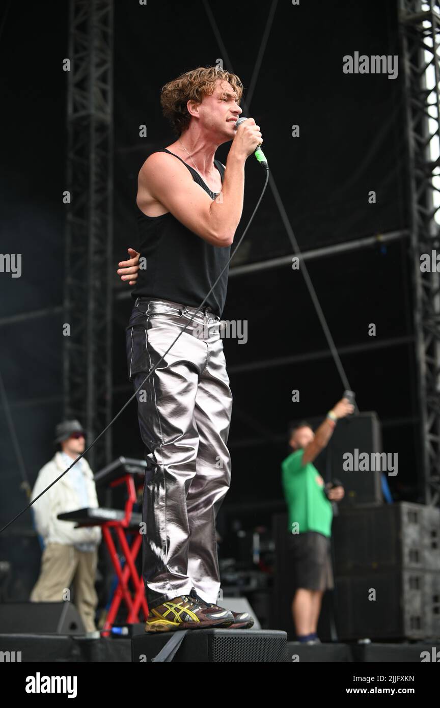Squadra sportiva che si esibisce al Tramlines Festival , UK , 24.07.2022 Foto Stock