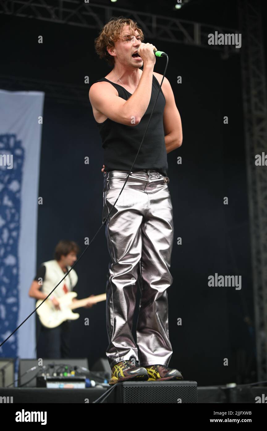 Squadra sportiva che si esibisce al Tramlines Festival , UK , 24.07.2022 Foto Stock