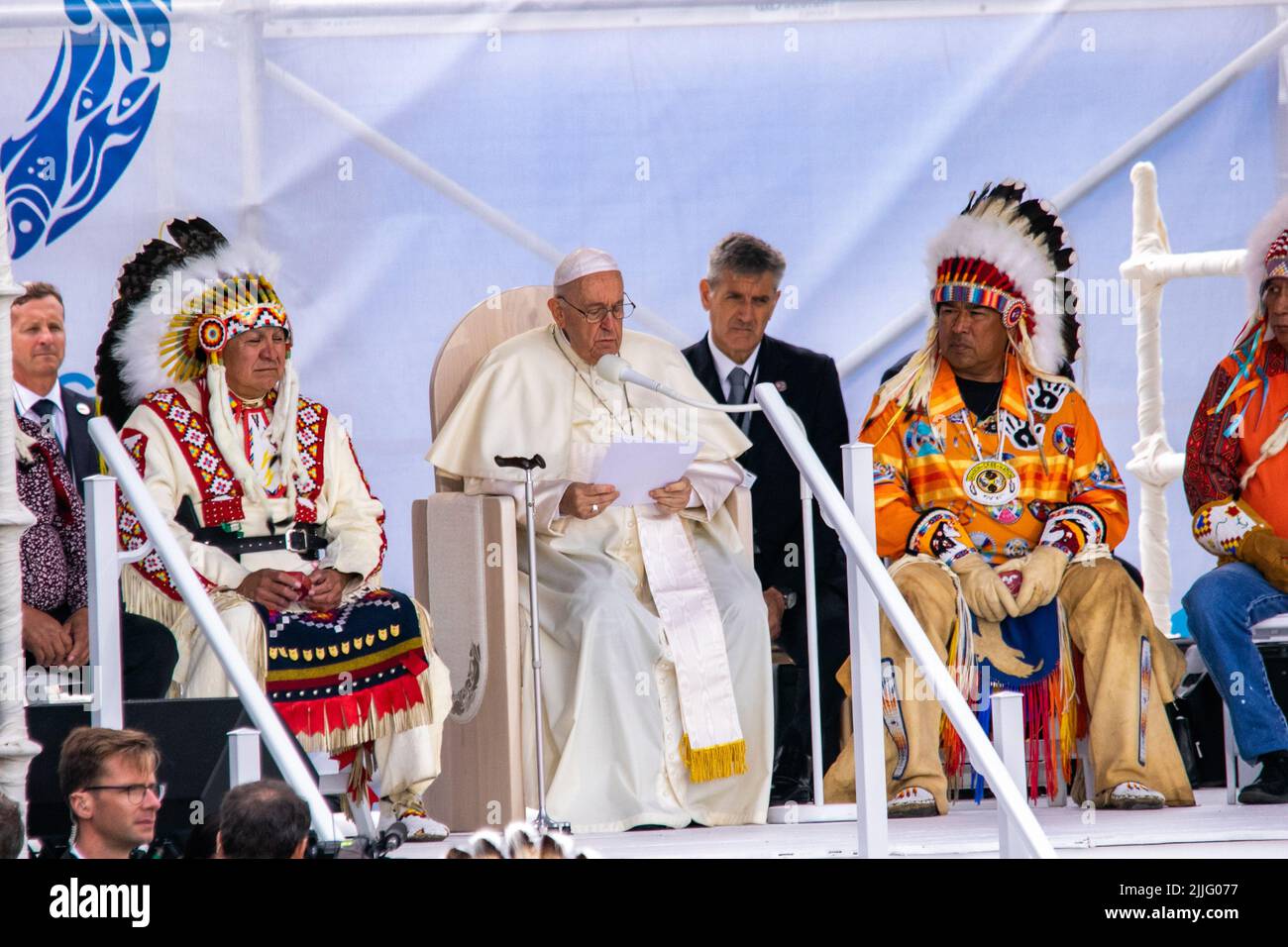 Maskwa Park, Canada. 25th luglio 2022. Papa Francesco visita Maskwacis. Il cammino di guarigione, riconciliazione e speranza di Papa Francesco. Il suo primo atto non era quello di riunirsi con i fedeli per la Messa, ma piuttosto di raccogliere la sua forza per fare questa prima tappa, che indica l'importanza del perché è venuto in Canada - per incontrare le prime Nazioni, Métis e popoli inuit sui loro territori tradizionali. (Foto di Ron Palmer/SOPA Images/Sipa USA) Credit: Sipa USA/Alamy Live News Foto Stock