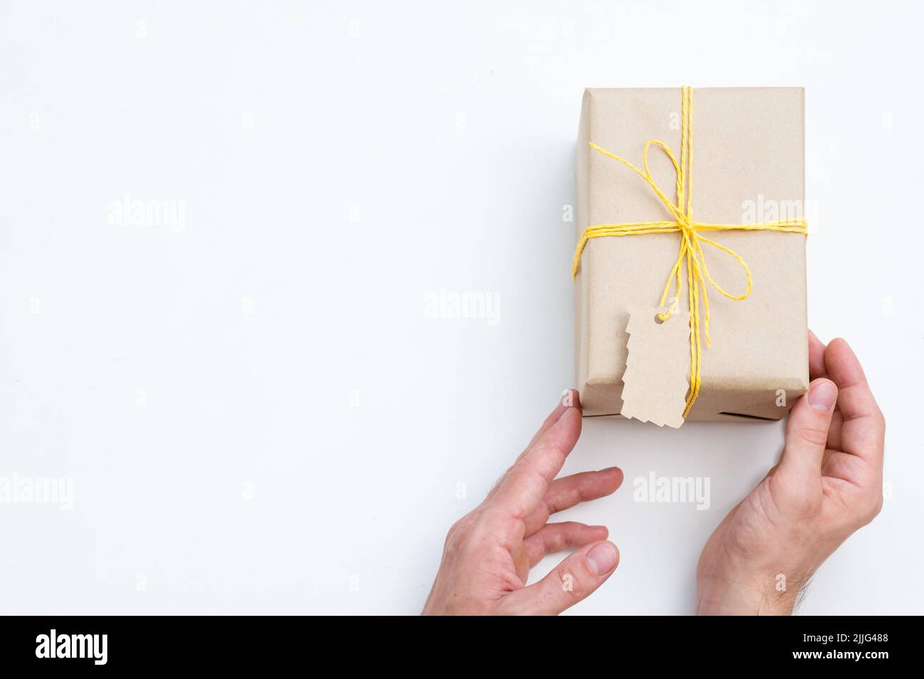 artigianato artigianale regalo mani pacchetto festivo Foto Stock