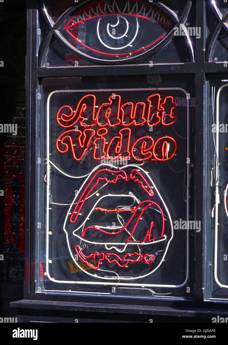 Video al neon del distretto di Soho di Londra, spettacolo PEEP, Londra, Inghilterra, Regno Unito Foto Stock