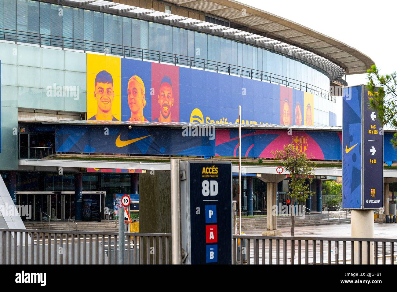 Vista esterna della FCB o dello stadio Football Club Barcelona. L'edificio è chiamato Spotify Camp Nou Foto Stock