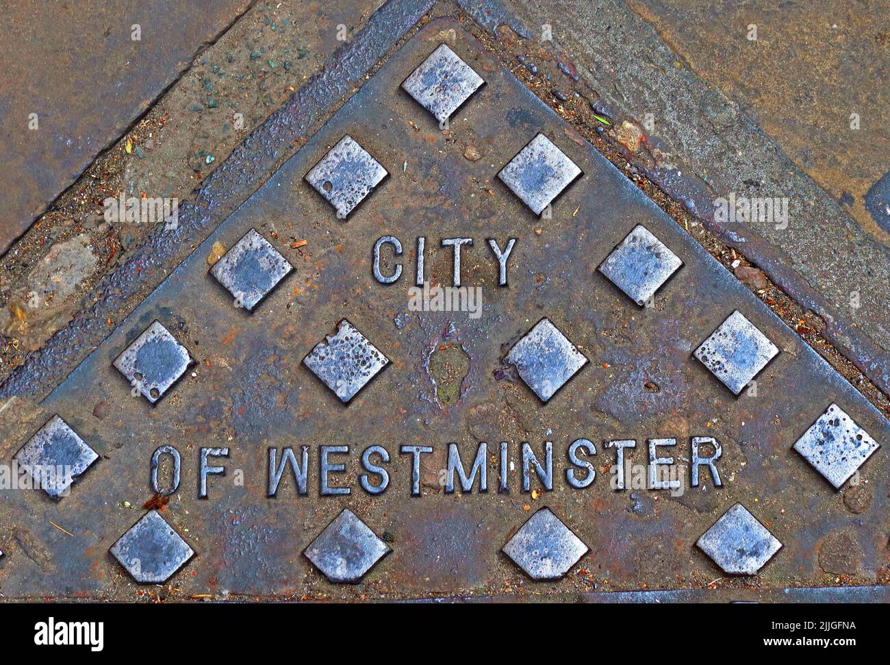 City of Westminster, griglia in ghisa goffrata, centro di Londra, Inghilterra, Regno Unito, SW1P 2HR Foto Stock
