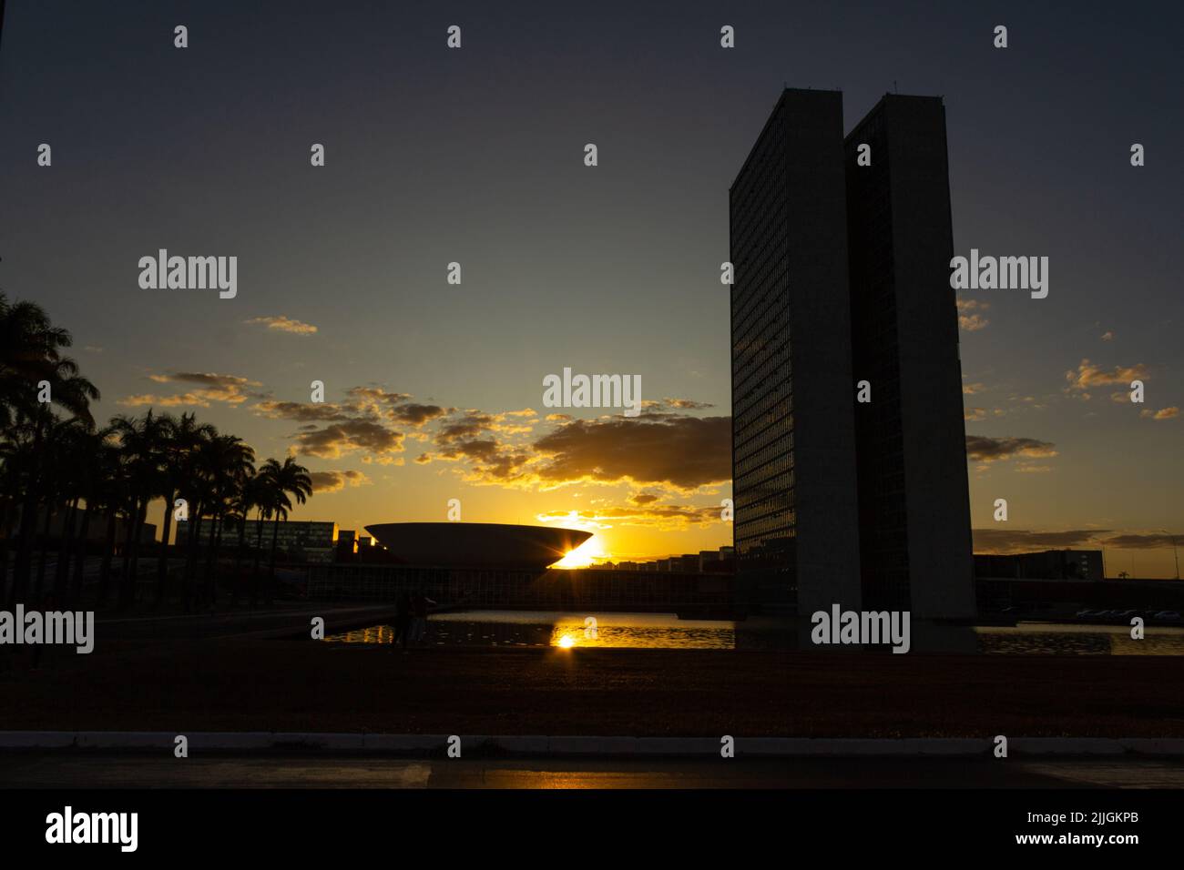 Brasília, Distretto Federale, Brasile – 23 luglio 2022: Congresso Nazionale Brasilia con tramonto sullo sfondo. Foto Stock