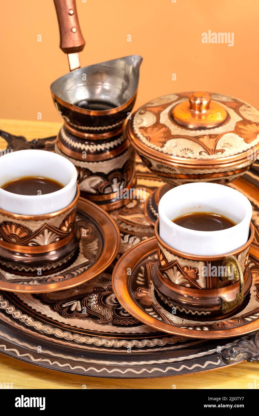 set di servizio tradizionale di caffè turco Foto stock - Alamy
