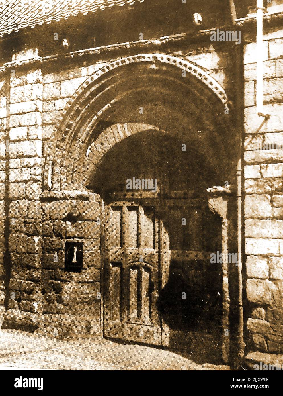 Storia di Lincoln, Inghilterra - anni '30 - una vista dell'ingresso alla St Marys Guildhall (nota anche come la stalla di John o'Gaunt) Foto Stock