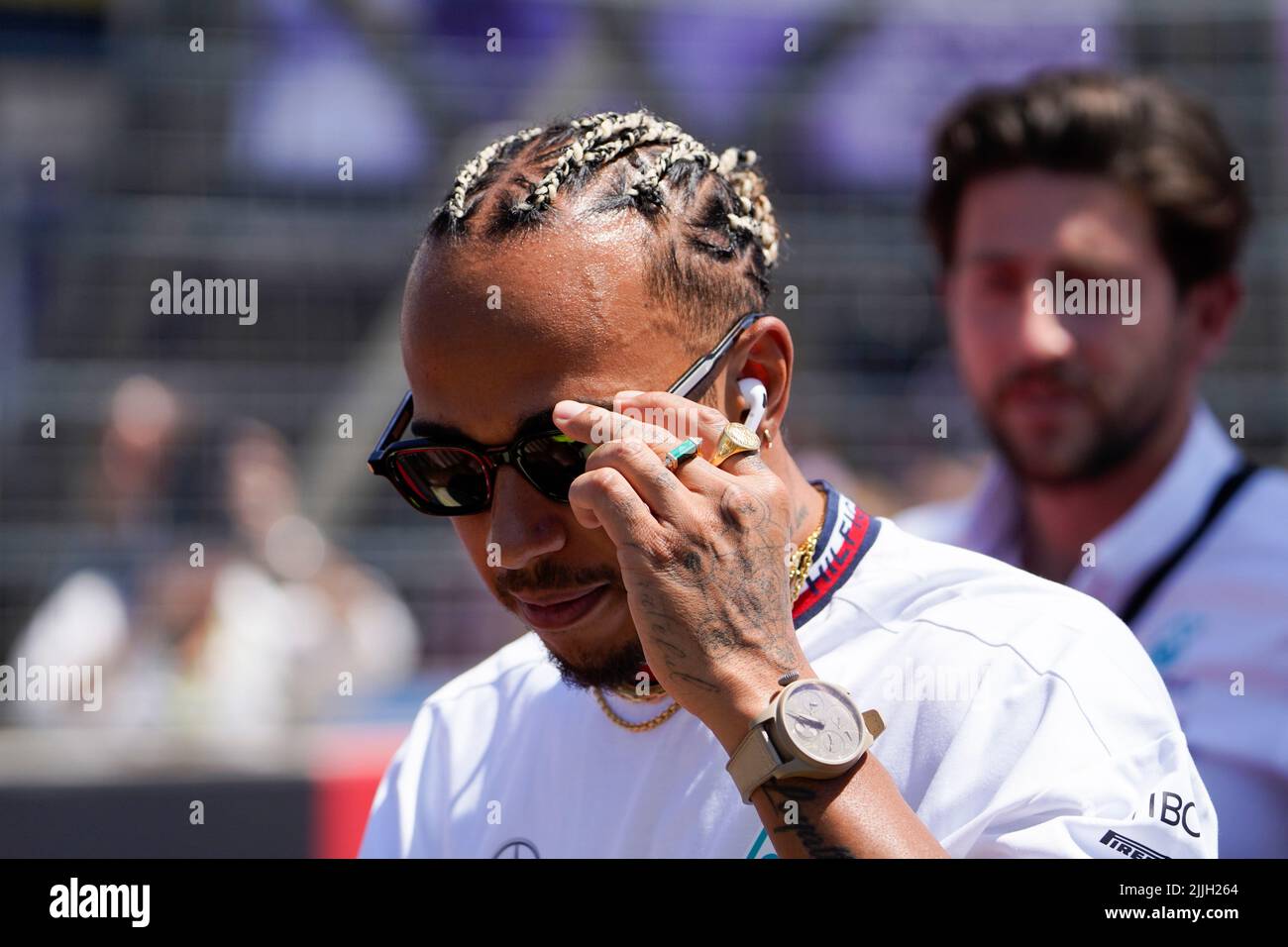Le Castellet, Mezzolombardo, Francia. 24th luglio 2022. LEWIS HAMILTON della Gran Bretagna e del Team Mercedes-AMG F1 durante la sfilata dei piloti della FIA Formula 1 del Gran Premio di Francia 2022 al circuito Paul Ricard di le Castellet, Francia. (Credit Image: © Daisy Facinelli/ZUMA Press Wire) Foto Stock