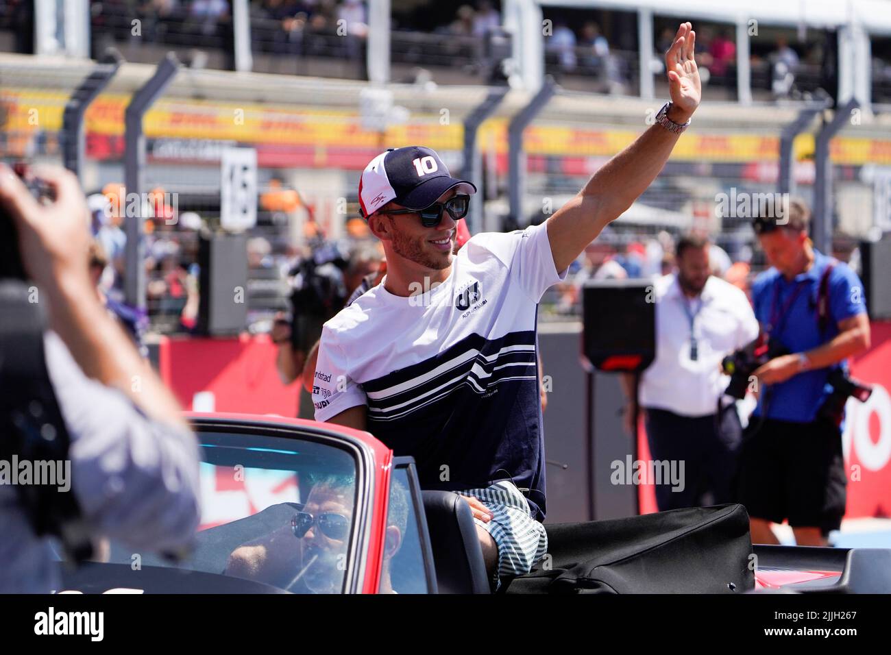 Le Castellet, Mezzolombardo, Francia. 24th luglio 2022. PIERRE GASLY di Francia e la Scuderia AlphaTauri durante la sfilata dei piloti della FIA Formula 1 Grand Prix 2022 al circuito Paul Ricard di le Castellet, Francia. (Credit Image: © Daisy Facinelli/ZUMA Press Wire) Foto Stock