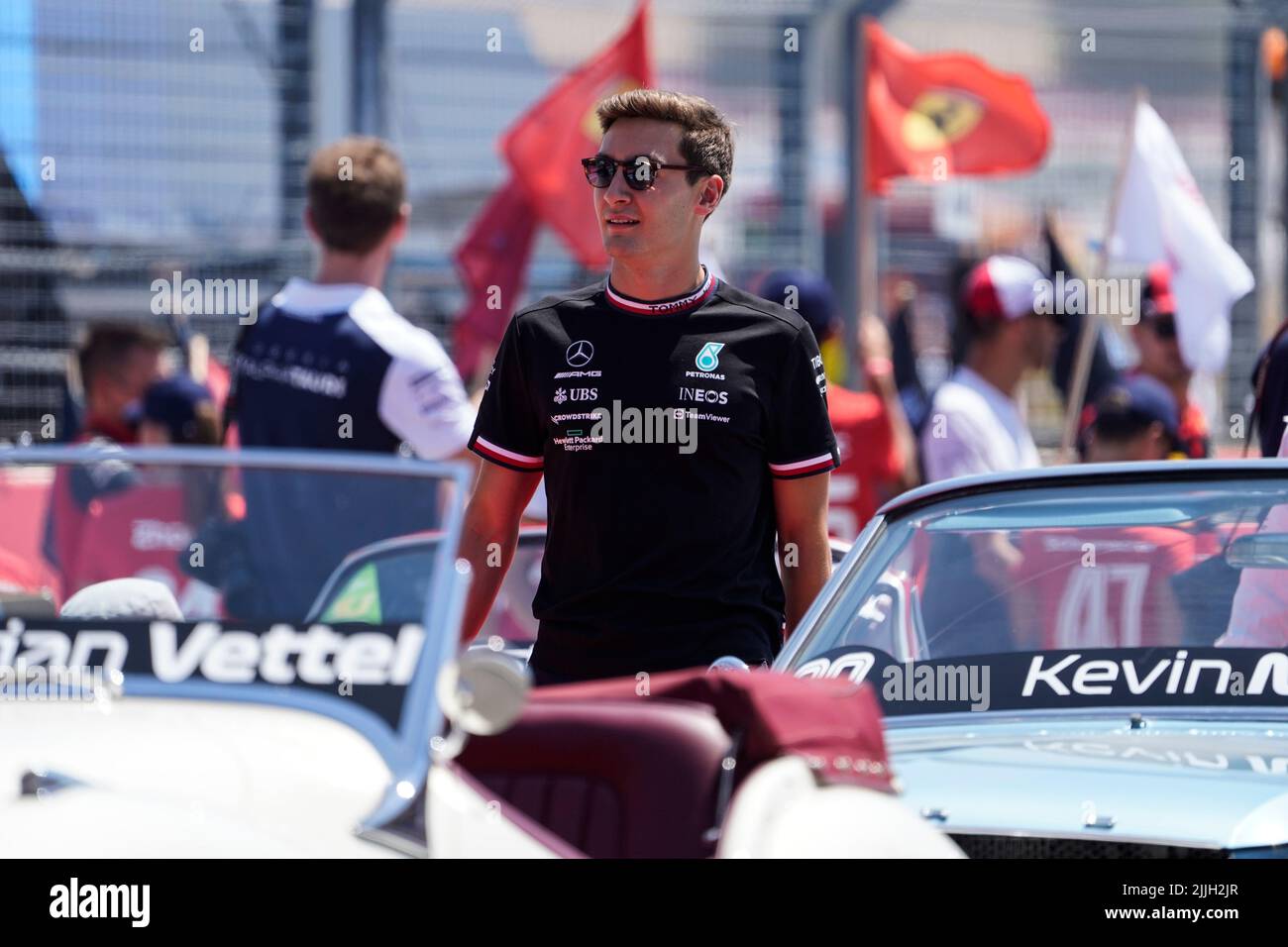 Le Castellet, Mezzolombardo, Francia. 24th luglio 2022. GEORGE RUSSEL della Gran Bretagna e del Team Mercedes-AMG F1 durante la sfilata dei piloti del Gran Premio di Formula FIA 2022 1 al circuito Paul Ricard di le Castellet, Francia. (Credit Image: © Daisy Facinelli/ZUMA Press Wire) Foto Stock