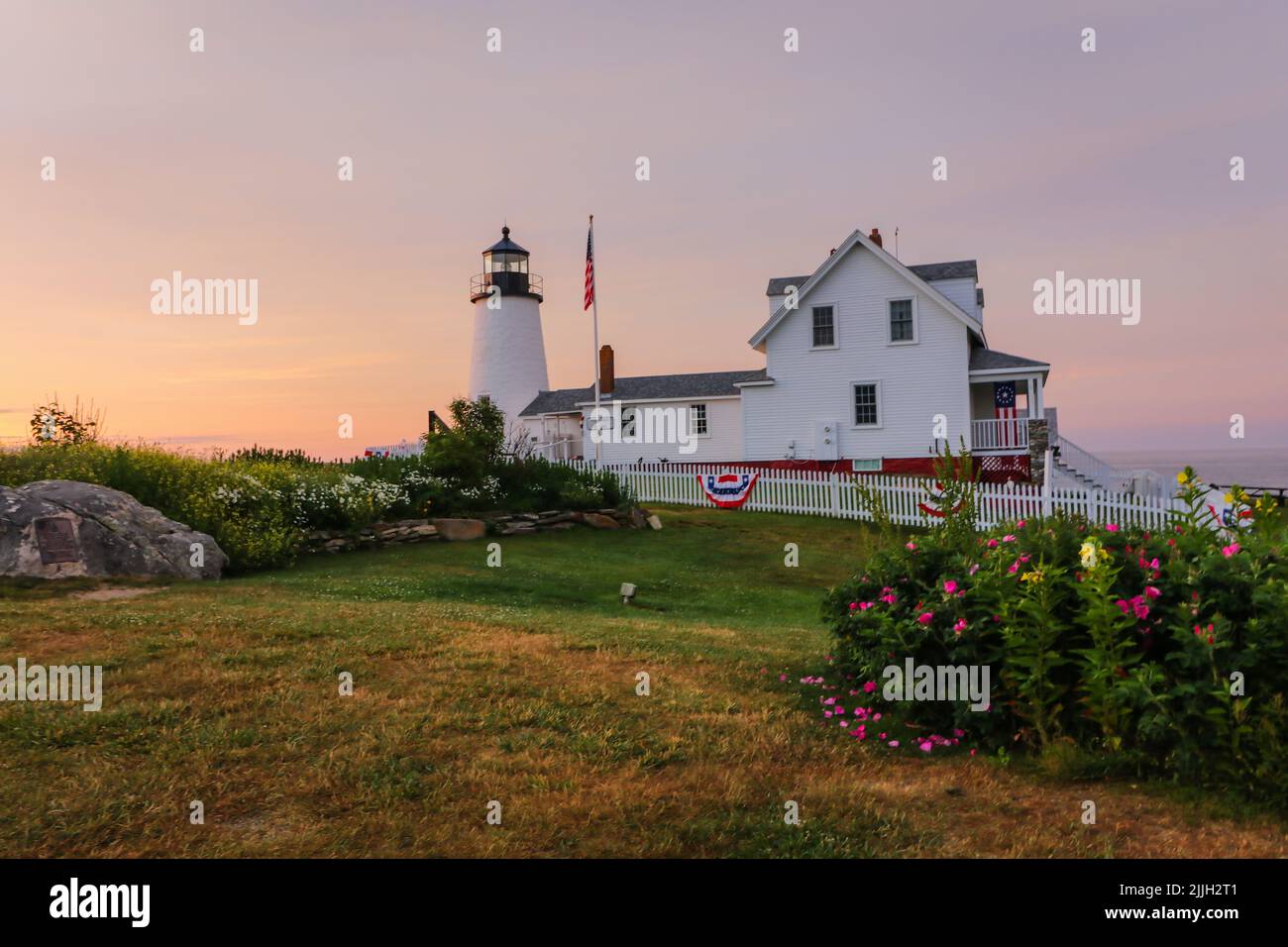 Faro di Pemaquid Point all'alba in una mattinata estiva a Bristol, Maine Foto Stock