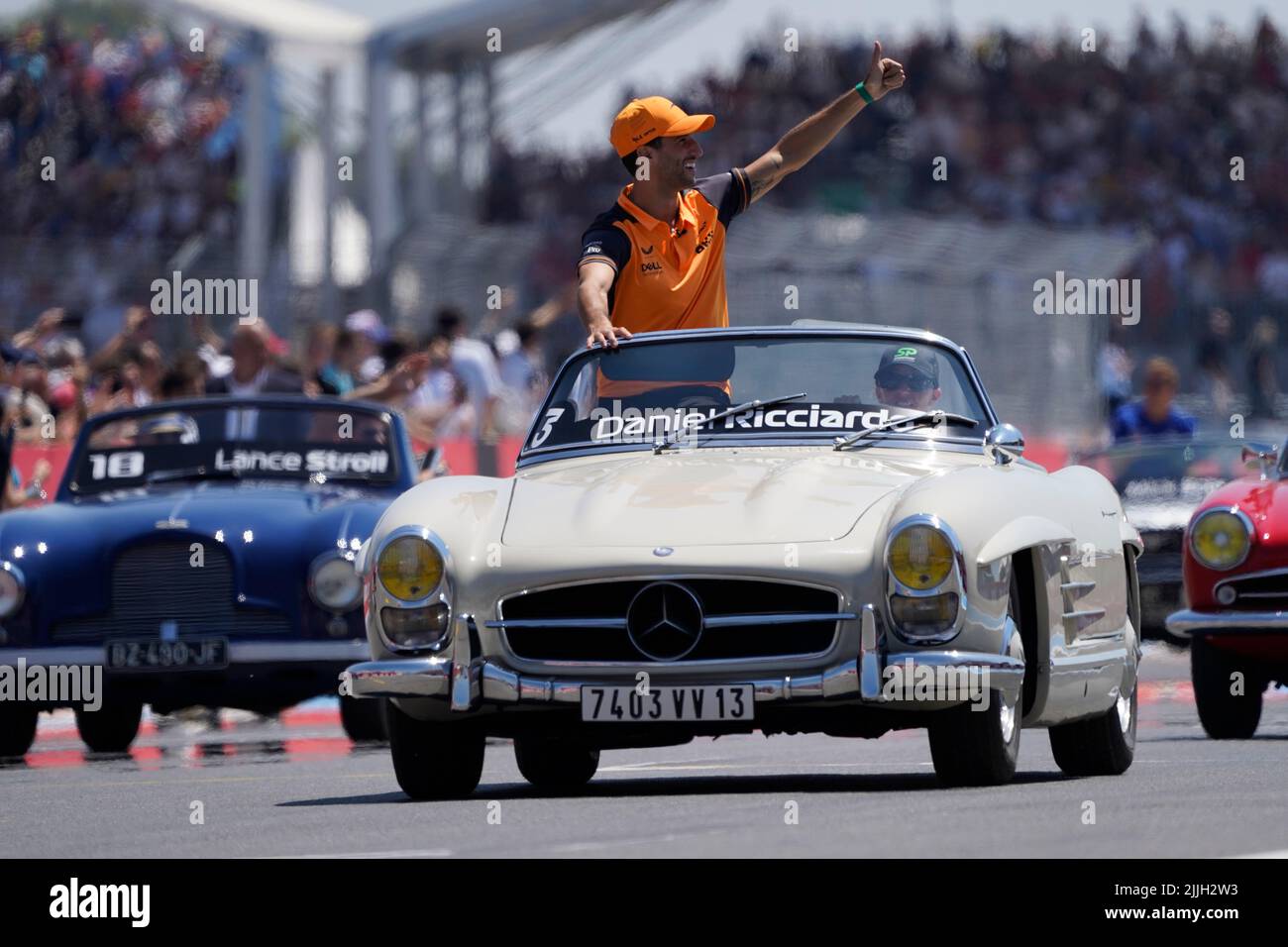 Le Castellet, Mezzolombardo, Francia. 24th luglio 2022. DANIEL RICCIARDO dell’Australia e del Team McLaren F1 durante la sfilata dei piloti della FIA Formula 1 del Gran Premio di Francia 2022 al circuito Paul Ricard di le Castellet, Francia. (Credit Image: © Daisy Facinelli/ZUMA Press Wire) Foto Stock