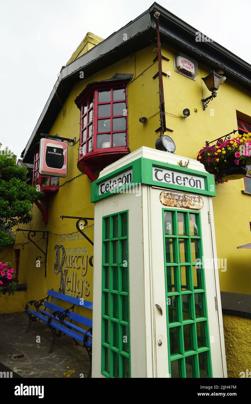 Durty Nelly's, pub irlandese originale (Est.1620), Bunratty Village, Bun na Raite, Clare County, Irlanda, Éire, Irland, Írország, Europa Foto Stock