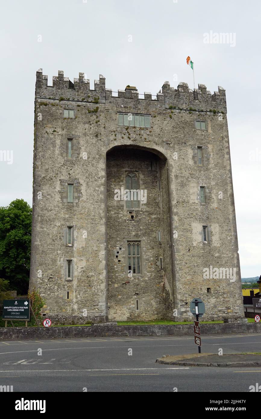 Castello di Bunratty, Caisleán Bhun Raith, Bunratty Village, Bun na Raite, Clare County, Irlanda, Éire, Irland, Írország, Europa Foto Stock
