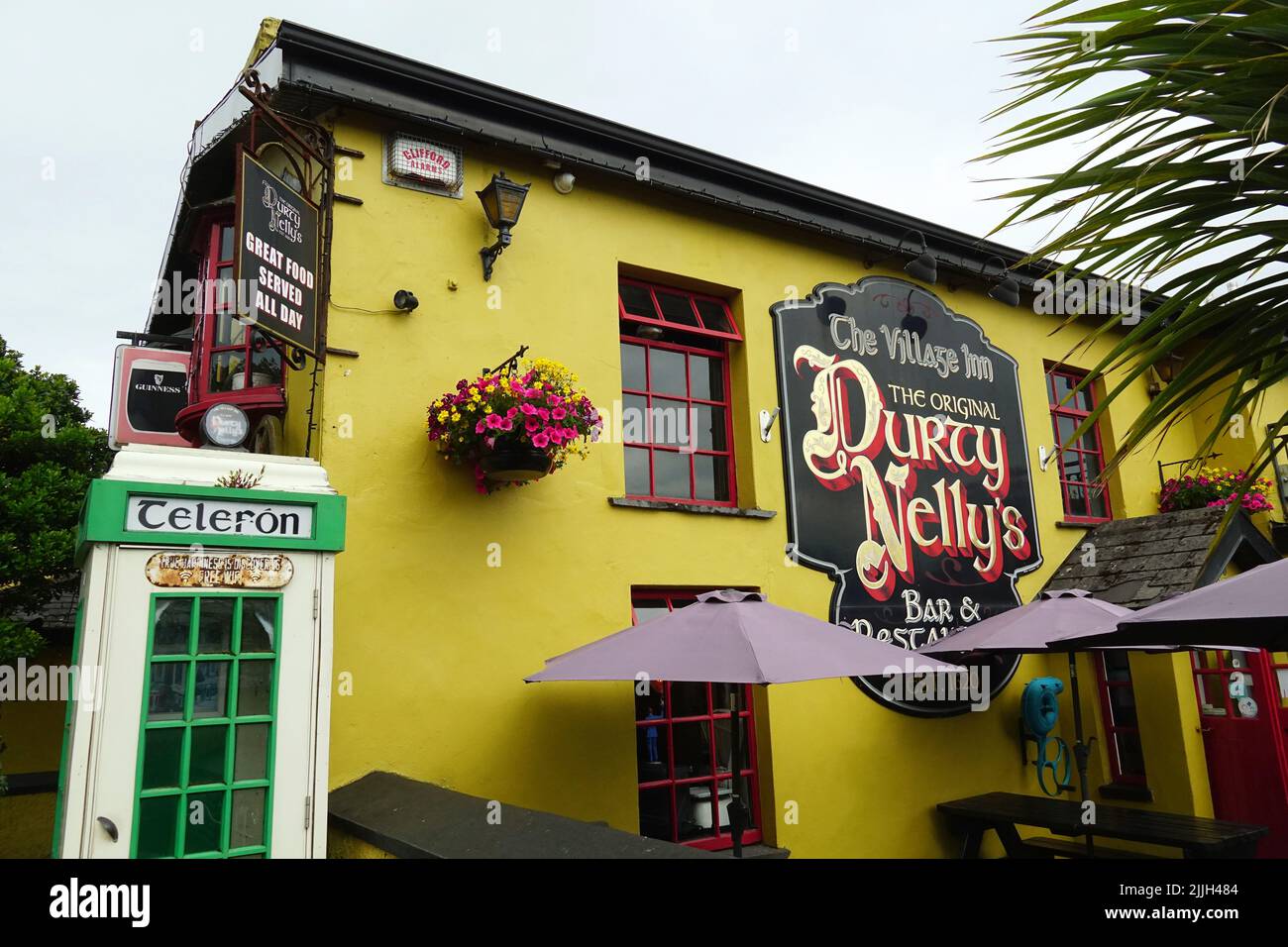 Durty Nelly's, pub irlandese originale (Est.1620), Bunratty Village, Bun na Raite, Clare County, Irlanda, Éire, Irland, Írország, Europa Foto Stock